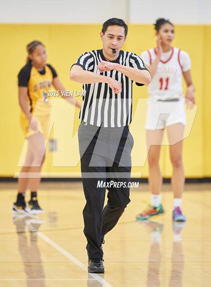 Thumbnail 2 in Bishop O'Dowd vs. Buchanan (Pinole Valley Tip-Off Classic) photogallery.