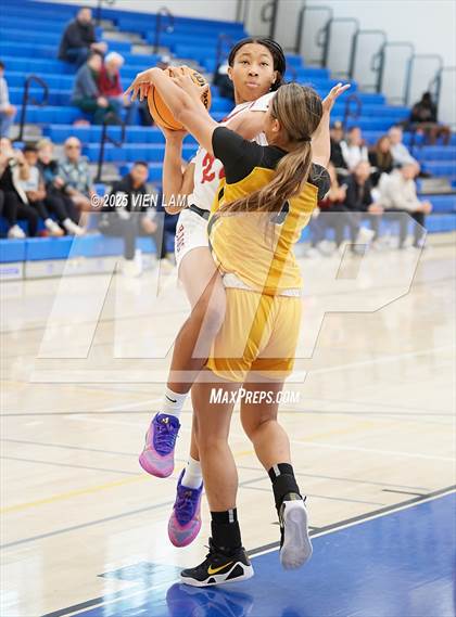 Thumbnail 1 in Bishop O'Dowd vs. Buchanan (Pinole Valley Tip-Off Classic) photogallery.