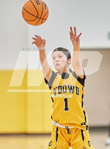 Thumbnail 2 in Bishop O'Dowd vs. Buchanan (Pinole Valley Tip-Off Classic) photogallery.