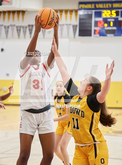 Thumbnail 2 in Bishop O'Dowd vs. Buchanan (Pinole Valley Tip-Off Classic) photogallery.