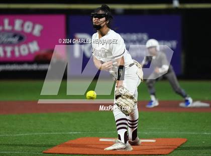 Thumbnail 1 in Lewisville vs. MacArthur (NFCA Leadoff Classic) photogallery.