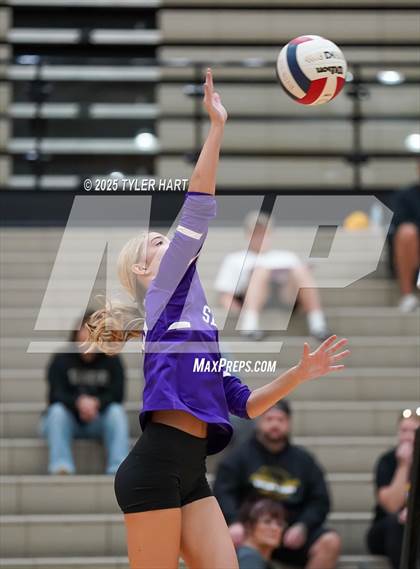 Thumbnail 2 in Seymour @ Avon (Avon Classic) photogallery.