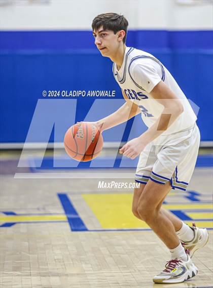 Thumbnail 2 in Wills Point vs. Howe (62'nd Leonard Holiday Tournament) photogallery.