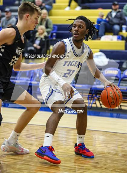 Thumbnail 2 in Wills Point vs. Howe (62'nd Leonard Holiday Tournament) photogallery.