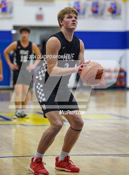 Thumbnail 3 in Wills Point vs. Howe (62'nd Leonard Holiday Tournament) photogallery.