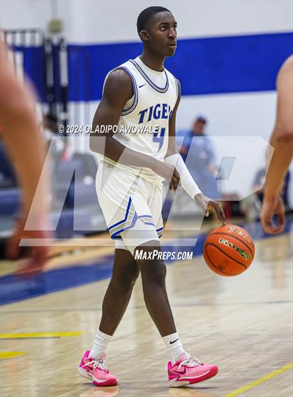 Thumbnail 3 in Wills Point vs. Howe (62'nd Leonard Holiday Tournament) photogallery.