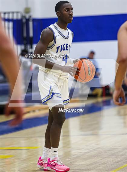 Thumbnail 2 in Wills Point vs. Howe (62'nd Leonard Holiday Tournament) photogallery.