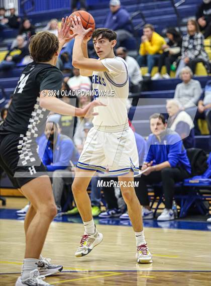 Thumbnail 1 in Wills Point vs. Howe (62'nd Leonard Holiday Tournament) photogallery.