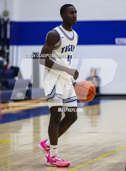 Thumbnail 1 in Wills Point vs. Howe (62'nd Leonard Holiday Tournament) photogallery.