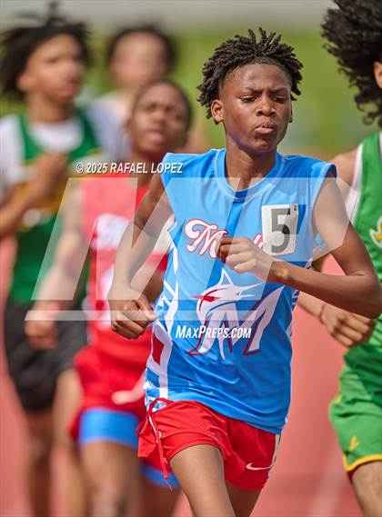 Thumbnail 2 in Dave Bethany Relays (1600M) photogallery.