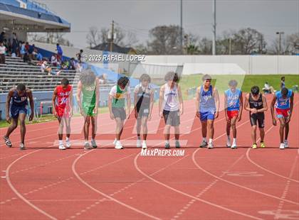 Thumbnail 1 in Dave Bethany Relays (1600M) photogallery.