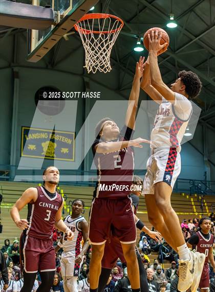 Thumbnail 2 in Kalamazoo Central vs. East Lansing (MHSAA Div 1 Quad 1 Regional Final) photogallery.