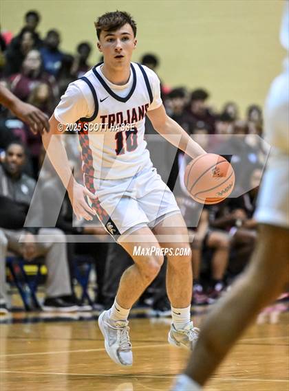 Thumbnail 2 in Kalamazoo Central vs. East Lansing (MHSAA Div 1 Quad 1 Regional Final) photogallery.
