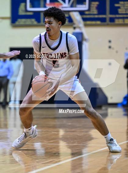 Thumbnail 2 in Kalamazoo Central vs. East Lansing (MHSAA Div 1 Quad 1 Regional Final) photogallery.