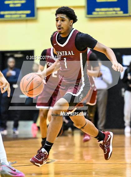 Thumbnail 3 in Kalamazoo Central vs. East Lansing (MHSAA Div 1 Quad 1 Regional Final) photogallery.