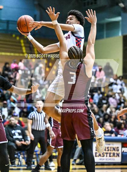 Thumbnail 3 in Kalamazoo Central vs. East Lansing (MHSAA Div 1 Quad 1 Regional Final) photogallery.
