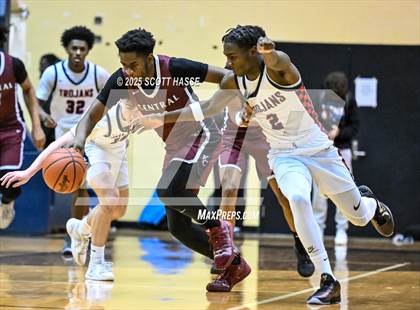 Thumbnail 3 in Kalamazoo Central vs. East Lansing (MHSAA Div 1 Quad 1 Regional Final) photogallery.