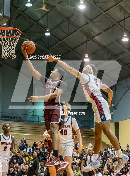 Thumbnail 1 in Kalamazoo Central vs. East Lansing (MHSAA Div 1 Quad 1 Regional Final) photogallery.
