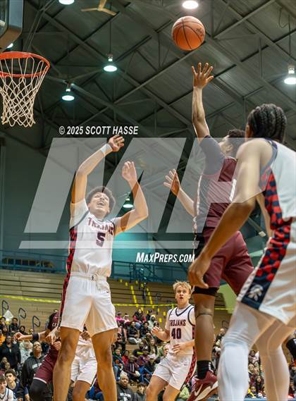Thumbnail 2 in Kalamazoo Central vs. East Lansing (MHSAA Div 1 Quad 1 Regional Final) photogallery.