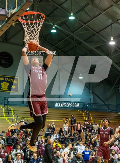 Thumbnail 1 in Kalamazoo Central vs. East Lansing (MHSAA Div 1 Quad 1 Regional Final) photogallery.