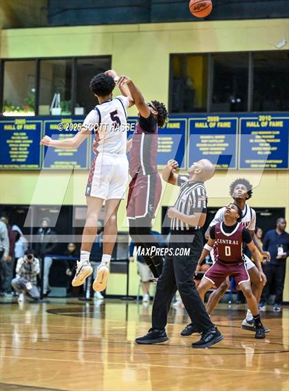 Thumbnail 1 in Kalamazoo Central vs. East Lansing (MHSAA Div 1 Quad 1 Regional Final) photogallery.