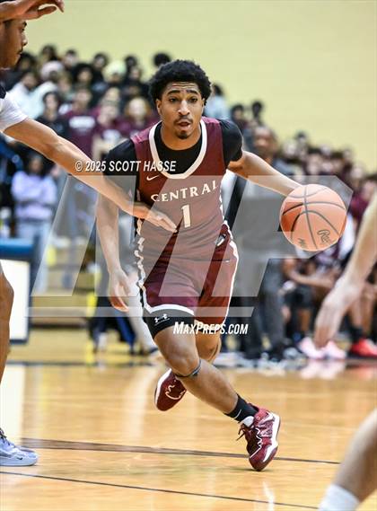 Thumbnail 3 in Kalamazoo Central vs. East Lansing (MHSAA Div 1 Quad 1 Regional Final) photogallery.