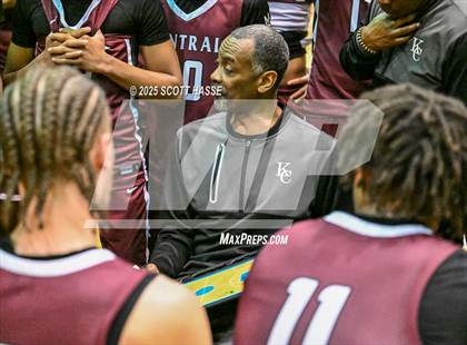 Thumbnail 3 in Kalamazoo Central vs. East Lansing (MHSAA Div 1 Quad 1 Regional Final) photogallery.