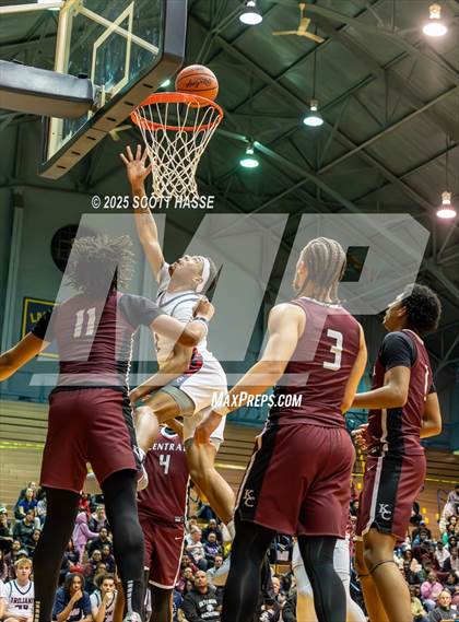 Thumbnail 3 in Kalamazoo Central vs. East Lansing (MHSAA Div 1 Quad 1 Regional Final) photogallery.
