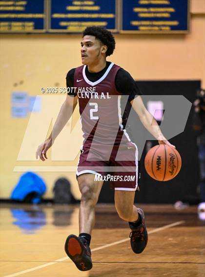 Thumbnail 1 in Kalamazoo Central vs. East Lansing (MHSAA Div 1 Quad 1 Regional Final) photogallery.