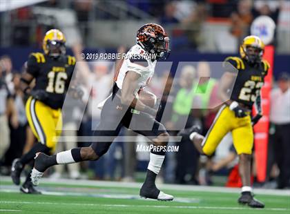 Thumbnail 1 in Aledo vs. Fort Bend Marshall (UIL 5A Division 2 Final) photogallery.