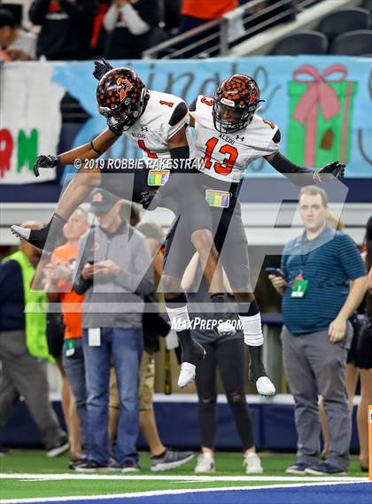 Thumbnail 2 in Aledo vs. Fort Bend Marshall (UIL 5A Division 2 Final) photogallery.