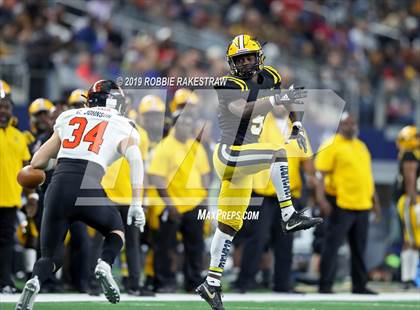 Thumbnail 3 in Aledo vs. Fort Bend Marshall (UIL 5A Division 2 Final) photogallery.