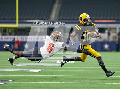 Thumbnail 1 in Aledo vs. Fort Bend Marshall (UIL 5A Division 2 Final) photogallery.