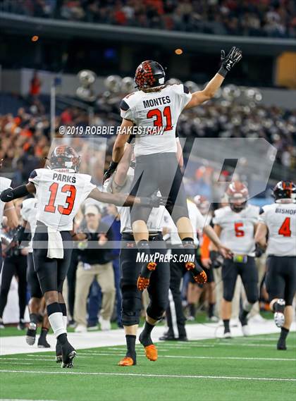 Thumbnail 1 in Aledo vs. Fort Bend Marshall (UIL 5A Division 2 Final) photogallery.