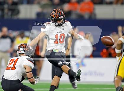 Thumbnail 1 in Aledo vs. Fort Bend Marshall (UIL 5A Division 2 Final) photogallery.