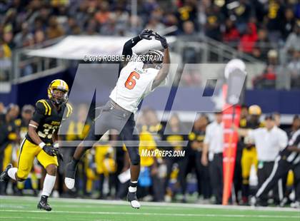 Thumbnail 2 in Aledo vs. Fort Bend Marshall (UIL 5A Division 2 Final) photogallery.