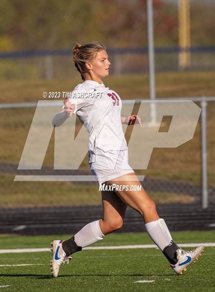 Thumbnail 2 in South Dearborn vs Franklin County (IHSAA 2A Section 28 Round 1) photogallery.