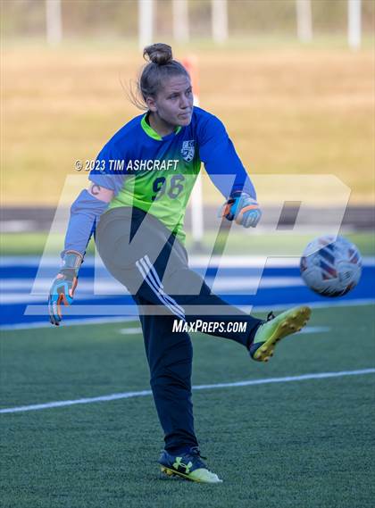 Thumbnail 1 in South Dearborn vs Franklin County (IHSAA 2A Section 28 Round 1) photogallery.