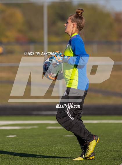 Thumbnail 1 in South Dearborn vs Franklin County (IHSAA 2A Section 28 Round 1) photogallery.