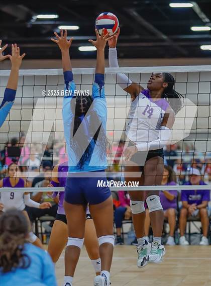Thumbnail 3 in Cartersville vs. Lovett (Showdown at the Sunsphere) photogallery.