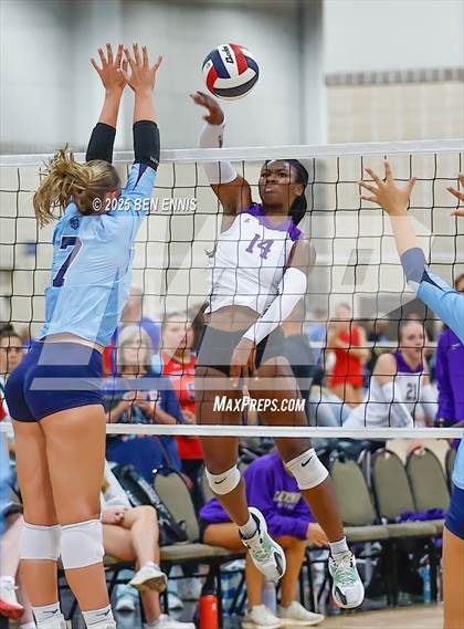Thumbnail 3 in Cartersville vs. Lovett (Showdown at the Sunsphere) photogallery.
