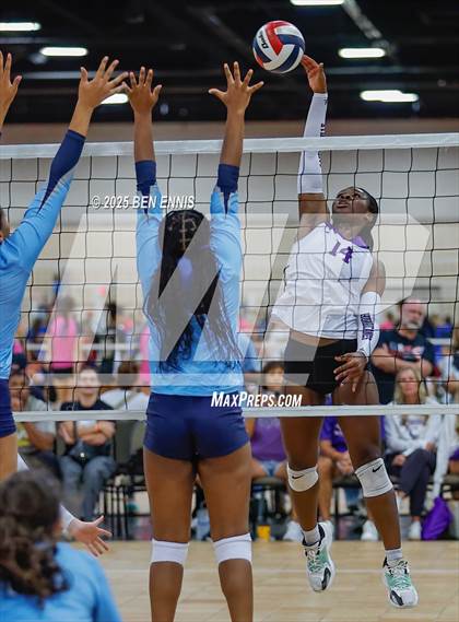 Thumbnail 2 in Cartersville vs. Lovett (Showdown at the Sunsphere) photogallery.