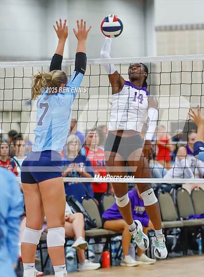 Thumbnail 2 in Cartersville vs. Lovett (Showdown at the Sunsphere) photogallery.