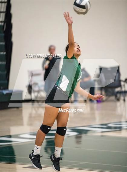 Thumbnail 2 in Hoover vs San Joaquin Memorial (Patriot Varsity Tournament) photogallery.