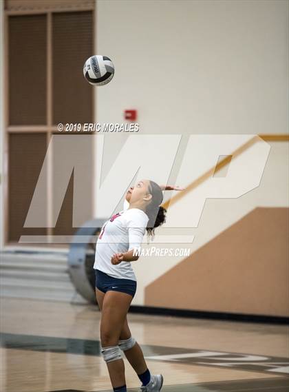Thumbnail 3 in Hoover vs San Joaquin Memorial (Patriot Varsity Tournament) photogallery.