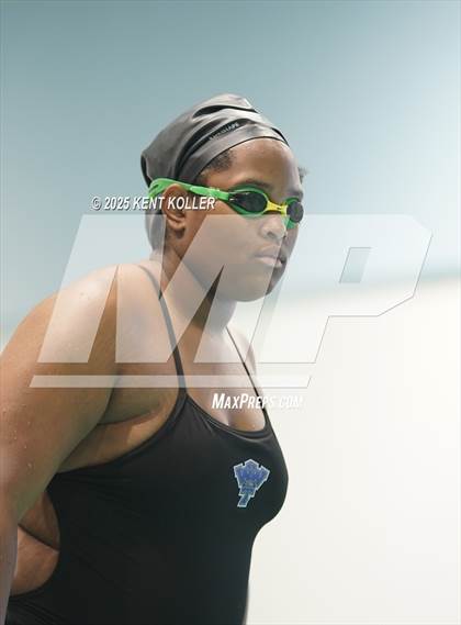 Thumbnail 1 in Warren Woods-Tower vs. Sterling Heights Stevenson (Titan Relays) photogallery.