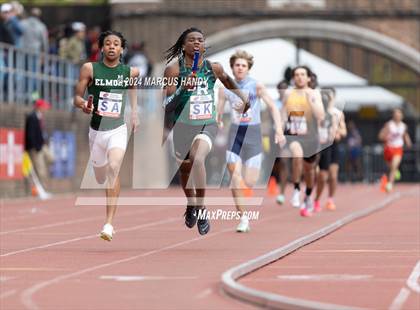 Thumbnail 2 in Penn Relays (4 X 400 Meter) photogallery.