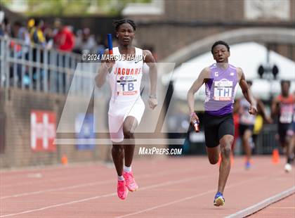 Thumbnail 2 in Penn Relays (4 X 400 Meter) photogallery.