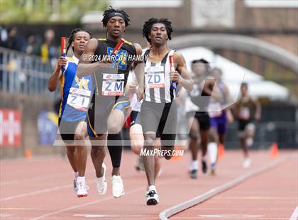Thumbnail 2 in Penn Relays (4 X 400 Meter) photogallery.