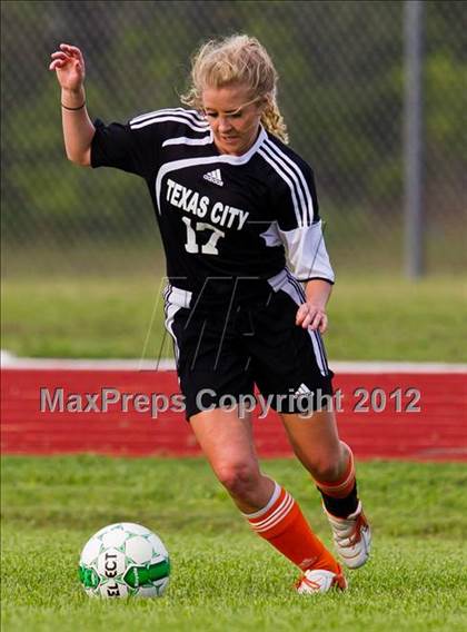 Thumbnail 1 in Santa Fe vs Texas City (Region III Sectional Playoff) photogallery.